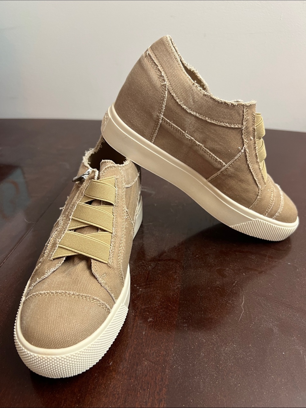 🌞Blowfish Malibu Zayla plush Mini Platform Sneakers Zipper/No Tie women Size 7.5